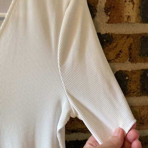 Zara ribbed v-neck tee, Women’s Small - Picture 2 of 6